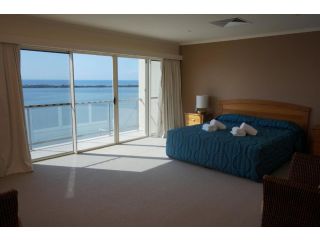 Moorings Beach Resort Hotel, Caloundra - 4