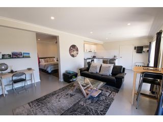 Mortimers Wines - The Vines Studio Apartment, Orange - 4