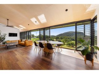 Mountain View Beach House Guest house, Queensland - 4