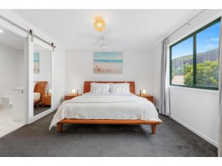 Mount Coolum views cosy escape, sleeps 4 Guest house, Yaroomba - 2