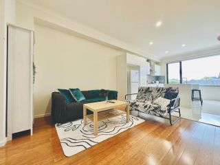 Mt Waverley Spacious 2BR2BA Free Car WIFI+balcony Apartment, Victoria - 5