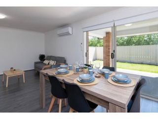 MUN002 Modern 3BR Family home with parking and WiFi Guest house, South Australia - 4