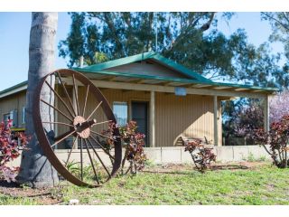 Mundic Waterfront Cottages Guest house, Renmark - 1