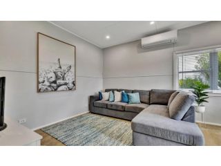 Myall Riverfront Cottage Guest house, Hawks Nest - 1