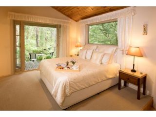 Myers Creek Cascades Luxury Cottages Bed and breakfast, Healesville - 5