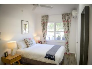 Myrtle Tree Lodge - Flowers, Kangaroo Valley Villa, Kangaroo Valley - 4