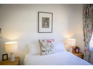 Myrtle Tree Lodge - Flowers, Kangaroo Valley Villa, Kangaroo Valley - 1