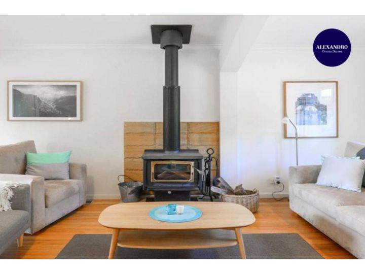 NATURE LOVERS DREAM // FIREPLACE //ACCESS TO HIKES Guest house, Wentworth Falls - imaginea 4