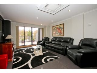 Nautilos On The Harbour Apartment, Newcastle - 3