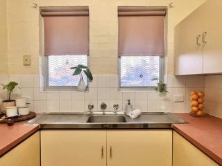 Neat 2 bedroom apartment, with free parking Apartment, Western Australia - 1