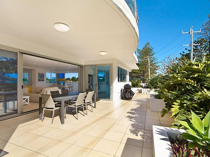 Neilson on the Park Unit 1 - 3 bedroom with large outdoor patio, easy walk to everything Apartment, Coolangatta - imaginea 1
