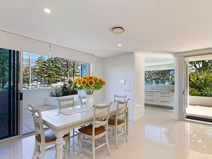 Neilson on the Park Unit 1 - 3 bedroom with large outdoor patio, easy walk to everything Apartment, Coolangatta - imaginea 3