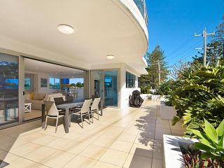 Neilson on the Park Unit 1 - 3 bedroom with large outdoor patio, easy walk to everything Apartment, Coolangatta - 1