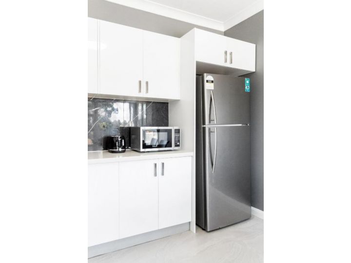 New 2 Bedroom House 500m to Mall with Free Parking Guest house, Bankstown - imaginea 7