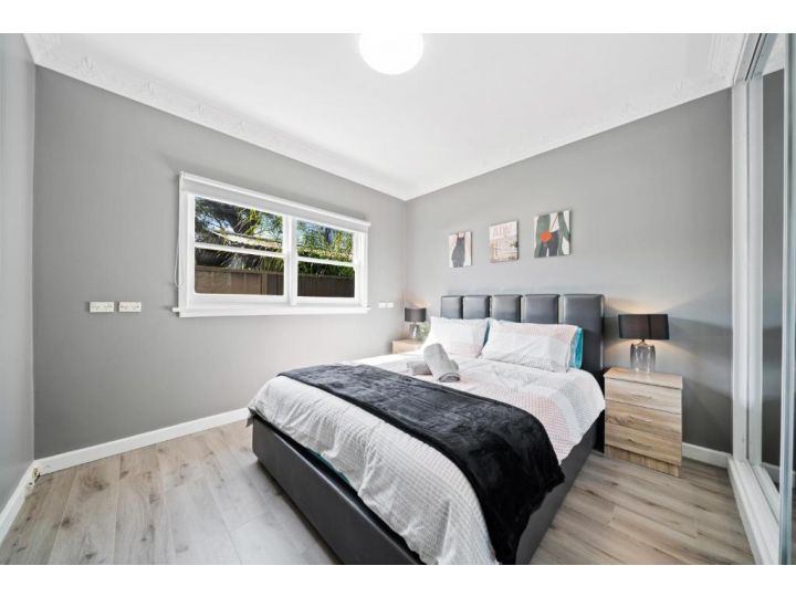 New 2 Bedroom House 500m to Mall with Free Parking Guest house, Bankstown - imaginea 19