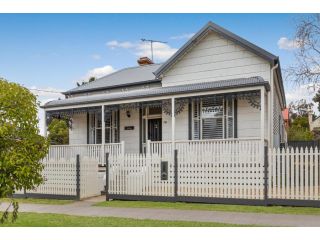 'Gladstone' only minutes walk to the Bendigo train station! Guest house, Bendigo - 2