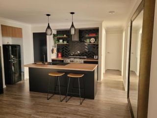New apartment 3 min to Sovereign Hill & Wildlife Park Apartment, Ballarat - 1