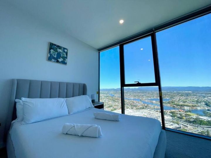 NEW impressive 180Â° river view 1 bed apt with pool 47F Apartment, Gold Coast - imaginea 2
