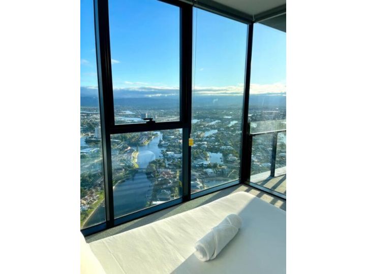 NEW impressive 180Â° river view 1 bed apt with pool 47F Apartment, Gold Coast - imaginea 20