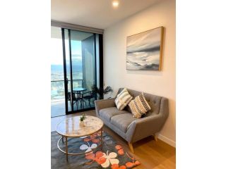 NEW impressive 180Â° river view 1 bed apt with pool 47F Apartment, Gold Coast - 4