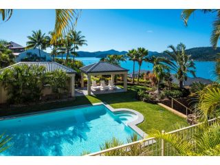 New La Bella Waters 1 Wide Reaching Ocean Views And Buggy Guest house, Hamilton Island - 4
