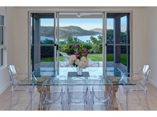 New La Bella Waters 1 Wide Reaching Ocean Views And Buggy Guest house, Hamilton Island - 1