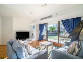 NEW LISTING - Alluring 2BR Apartment Apartment, Gold Coast - 3