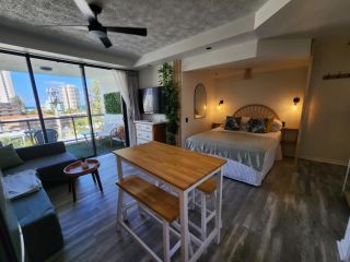 Stylish Studio Apartment, Holiday Resort, With View, Pool, Spa , Sauna Apartment, Gold Coast - 3