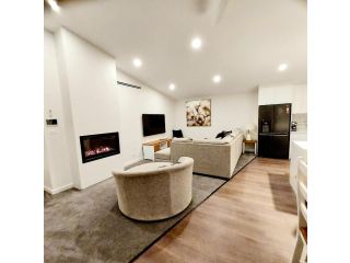 New Luxury Home - 5 Bedroom - Sentinel Chalet - Jindabyne Guest house, Jindabyne - 4