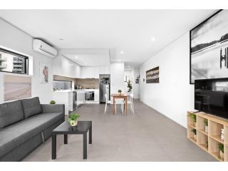 New Modern 2BR 2 baths Apt in Homebush Sleeps 6 2H26 Apartment, Sydney - 2