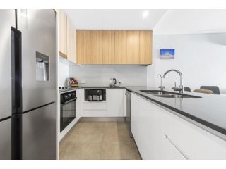 New Modern Townhouse in Robina Apartment, Gold Coast - 4