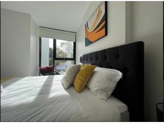 New Oakleigh Stylish 2B2B Townhouse With Beautiful View 03 Guest house, Oakleigh - 5