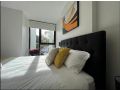 New Oakleigh Stylish 2B2B Townhouse With Beautiful View 03 Guest house, Oakleigh - thumb 5