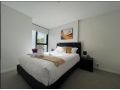 New Oakleigh Stylish 2B2B Townhouse With Beautiful View 03 Guest house, Oakleigh - thumb 1