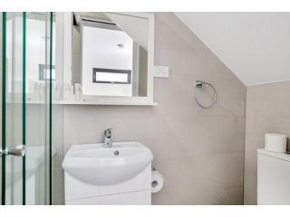 New studio apartment in Surry Hills Apartment, Sydney - 3