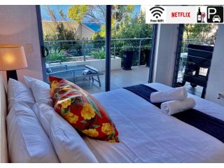 Sunshine Beach Retreat - 3 Bedroom Family Apartment - Wifi - Netflix - 2 Cars Apartment, Sunshine Beach - 1