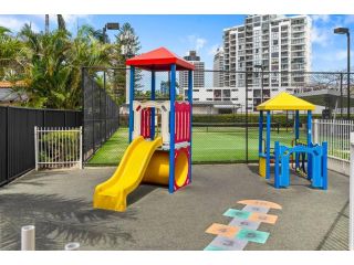 NEW Wings 3Bedroom 2 story top floor apartment. Apartment, Gold Coast - 5