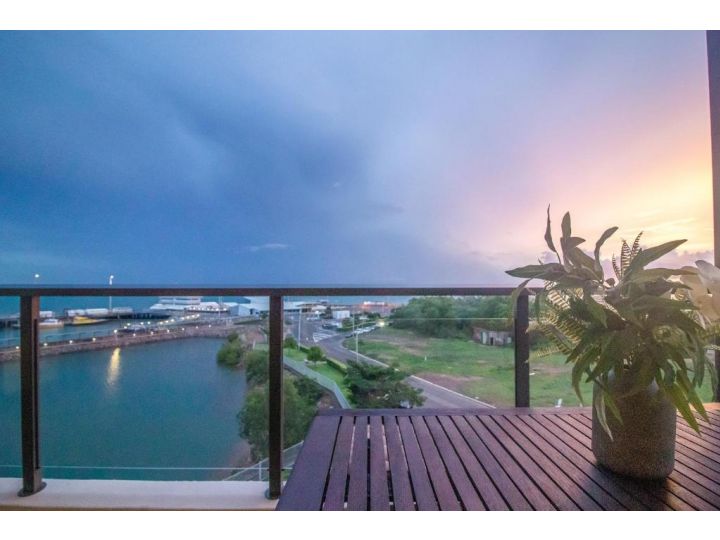 NEW - ZEN AT THE WATERFRONT - Luxury Waterfront Holiday Home for Families & Friends Apartment, Darwin - imaginea 9