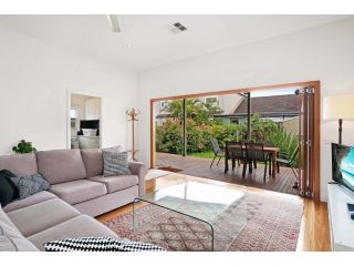 Newcastle Short Stay Accommodation - Cooks Hill Cottage Guest house, Newcastle - 2