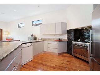 Newcastle Short Stay Accommodation - Cooks Hill Cottage Guest house, Newcastle - 3