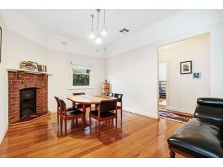 Newcastle Short Stay Accommodation - Cooks Hill Cottage Guest house, Newcastle - 4