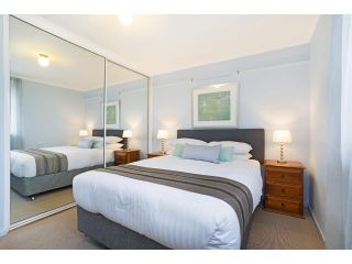 Newcastle Short Stay Accommodation - Flagstaff Apartment Apartment, Newcastle - 1