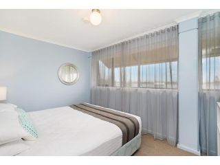 Newcastle Short Stay Accommodation - Flagstaff Apartment Apartment, Newcastle - 4