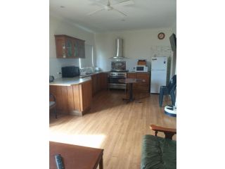 Newell Hwy Caravan Park Hotel, Parkes - 2