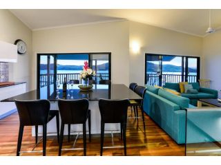 NEWLY BEAUTFULLY RENOVATED 16 The Casuarina - 3 Bedroom House With 180 Degree Ocean Views Guest house, Hamilton Island - 1
