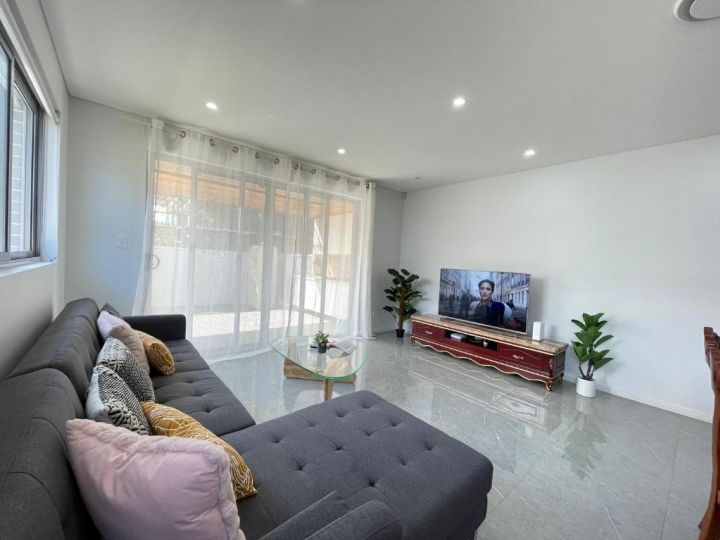 NEW Modern 4 Bedrooms Villa! A convenience location! Guest house, Sydney - imaginea 16