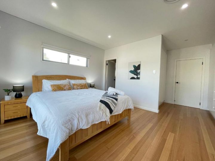 NEW Modern 4 Bedrooms Villa! A convenience location! Guest house, Sydney - imaginea 6