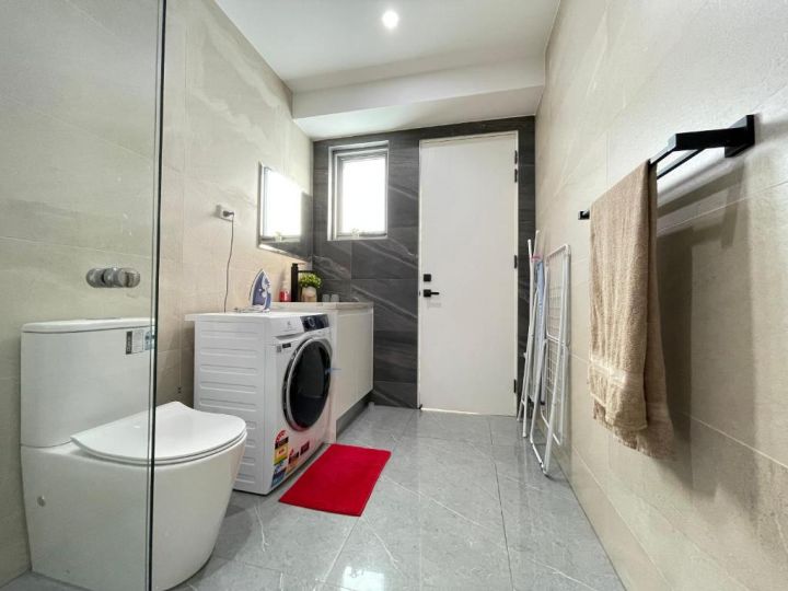 NEW Modern 4 Bedrooms Villa! A convenience location! Guest house, Sydney - imaginea 18