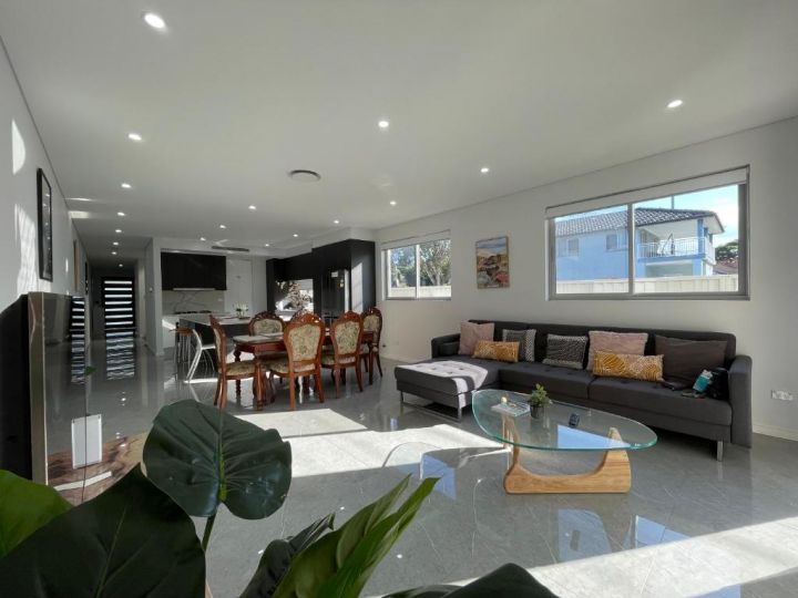 NEW Modern 4 Bedrooms Villa! A convenience location! Guest house, Sydney - imaginea 11