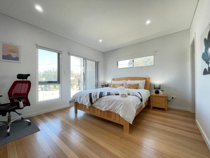 NEW Modern 4 Bedrooms Villa! A convenience location! Guest house, Sydney - imaginea 3